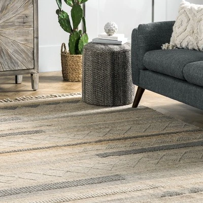 NuLOOM Geometric Stripes Wool Tassel Area Rug 10 NuLOOM Geometric Stripes Wool Tassel Area Rug - Image 8