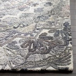 Lilly Medallion Tufted Rug - Safavieh